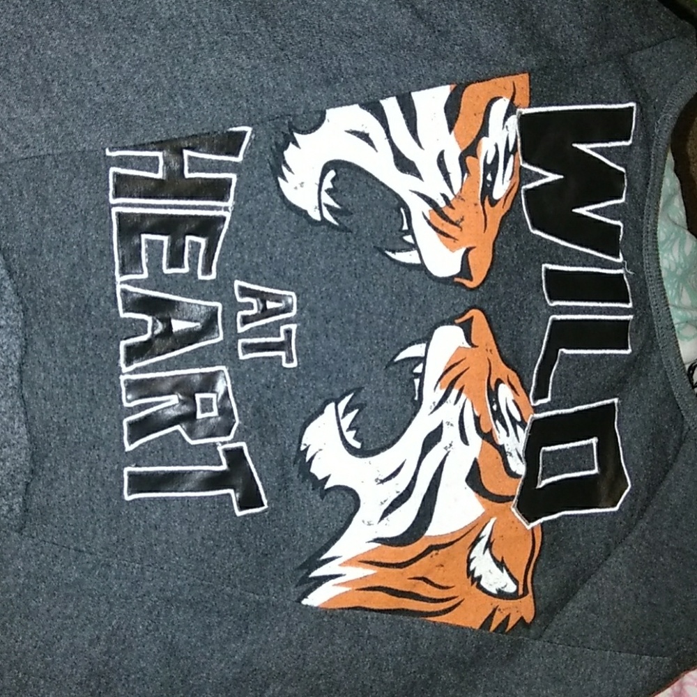 I selling a sweatshirt with tigers on the front
